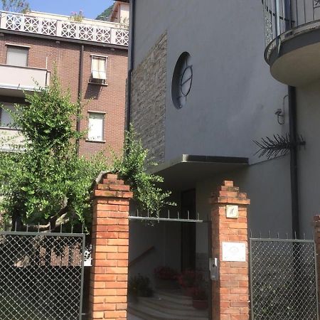 Nuova Casa Vacanze Nonna Prassede Con Giardino E Posto Auto Villa Lecco Exteriör bild