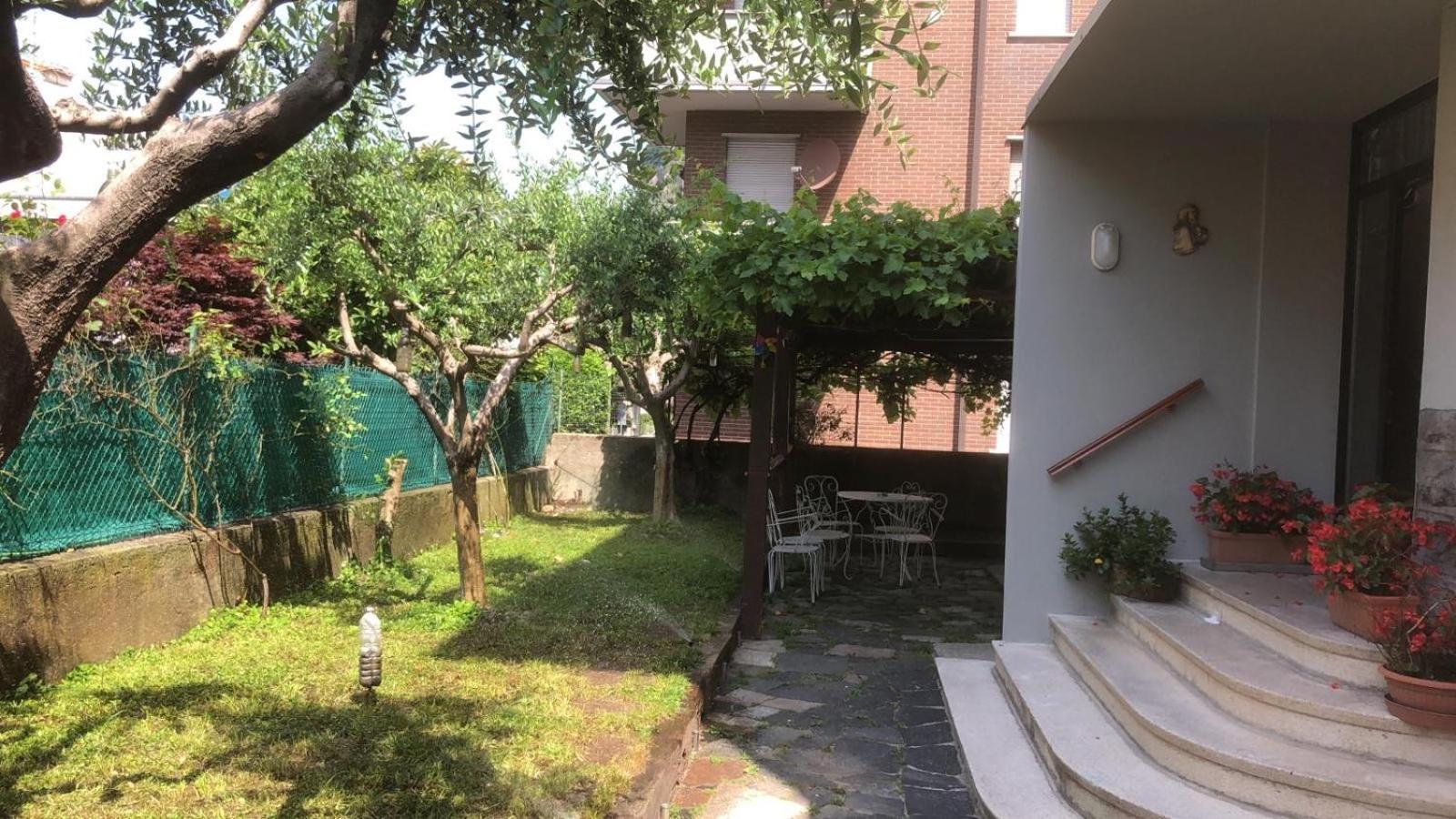 Nuova Casa Vacanze Nonna Prassede Con Giardino E Posto Auto Villa Lecco Exteriör bild